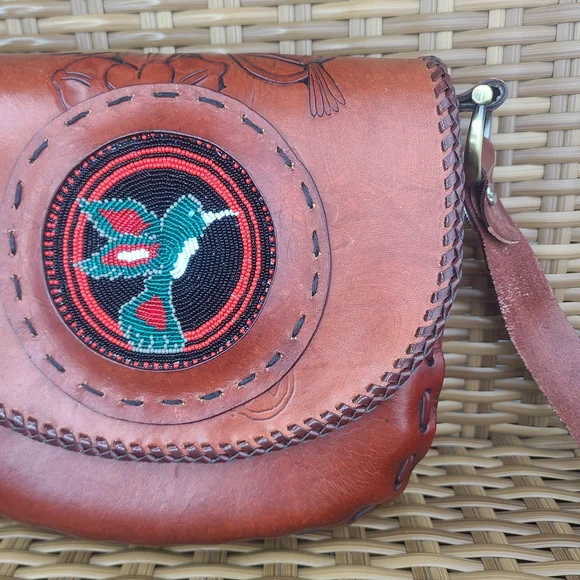 Handcrafted Brown Leather Crossbody Bag Beaded Embossed Humming Bird Design - Picture 4 of 16